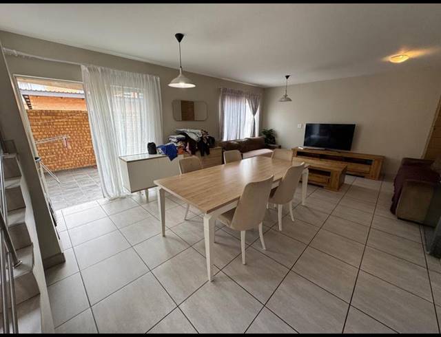 3 BEDROOM TOWNHOUSE FOR SALE IN GLEN MARAIS